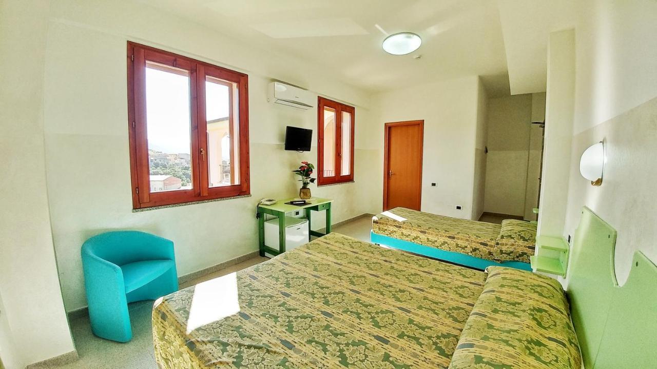 Hotel Meridiana อาร์บุส ภายนอก รูปภาพ